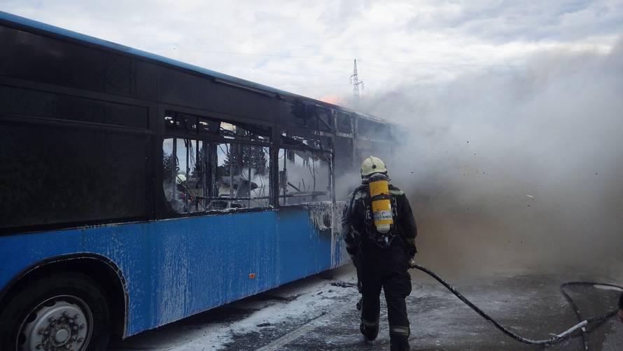 Buktinja na cesti: Zapalio se ZET-ov bus kod Velike Gorice