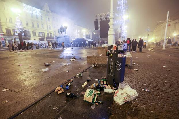 Zagreb: Nakon proslave Nove godine ostala je velika količina otpada