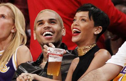 Rihanna je  Brownu darovala auto vrijedan 6,5 milijuna kuna