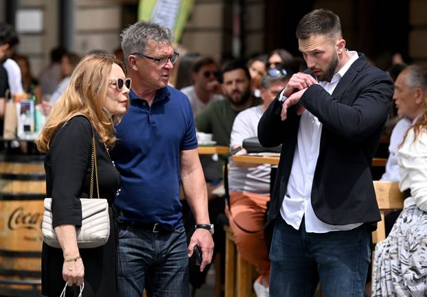 Zagreb: Ivan Turudić sa suprugom Tatjanom prošetao gradom
