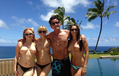 Charlie Sheen na Havajima je uživao s čak tri pornoglumice