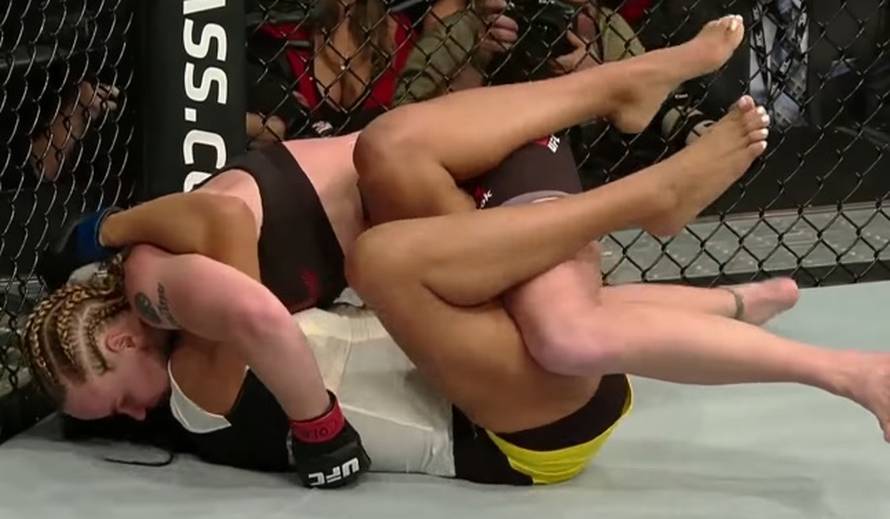 Nije ni čudo što je izgubila, pa tukla je protivnicu, ali i sebe!