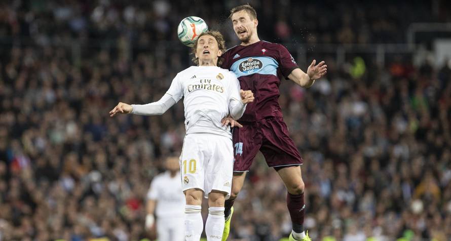 Bradarić dobio crveni karton u 21. minuti, Aspas spasio stvar