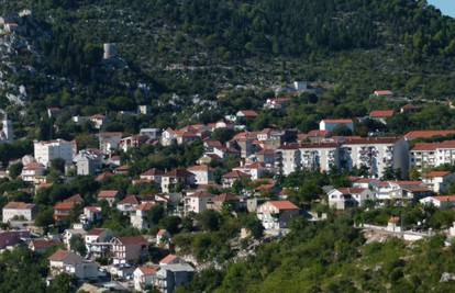 Grad neženja: Vrgorac svima koji se ožene nudi 7000 kuna