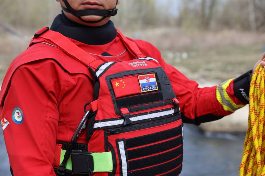 HGSS provodi obuku kineskih spašavatelja u Hrvatskoj u području spašavanja na vodama i poplavama