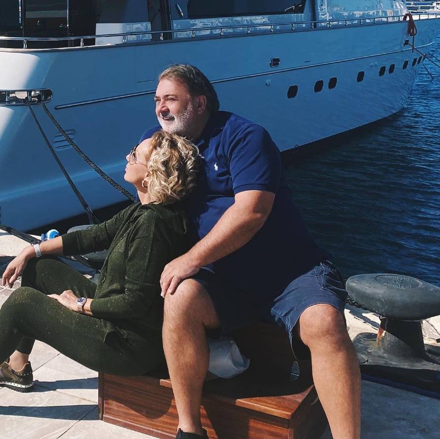 Lepa Brena emotivnom objavom obilježila 30. godišnjicu braka: 'Ovo naše se nikada ne potroši'