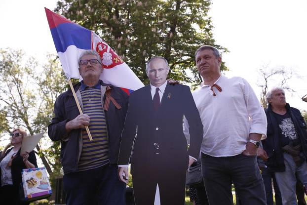 Srbija: Sudionici manifestacije Besmrtni puk u organizaciji Ruskog veleposlanstva u Beogradu prošetali gradom