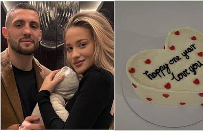 Izabel i Mateo slave prvi sinov rođendan uz jednostavnu tortu