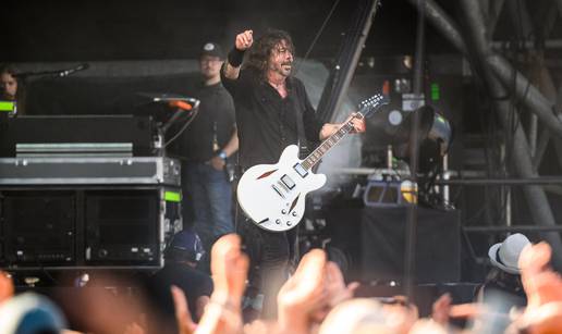 Dave Grohl iz Foo Fightersa je posvetio nastup preminulom bubnjaru benda: 'Pjevajmo'