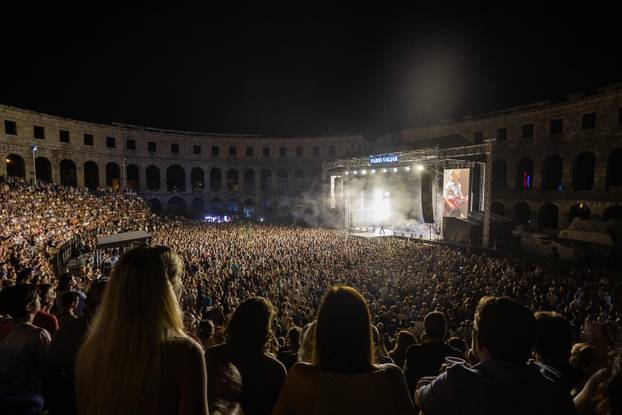 Pula: Parni valjak održao koncert u prepunoj Areni 