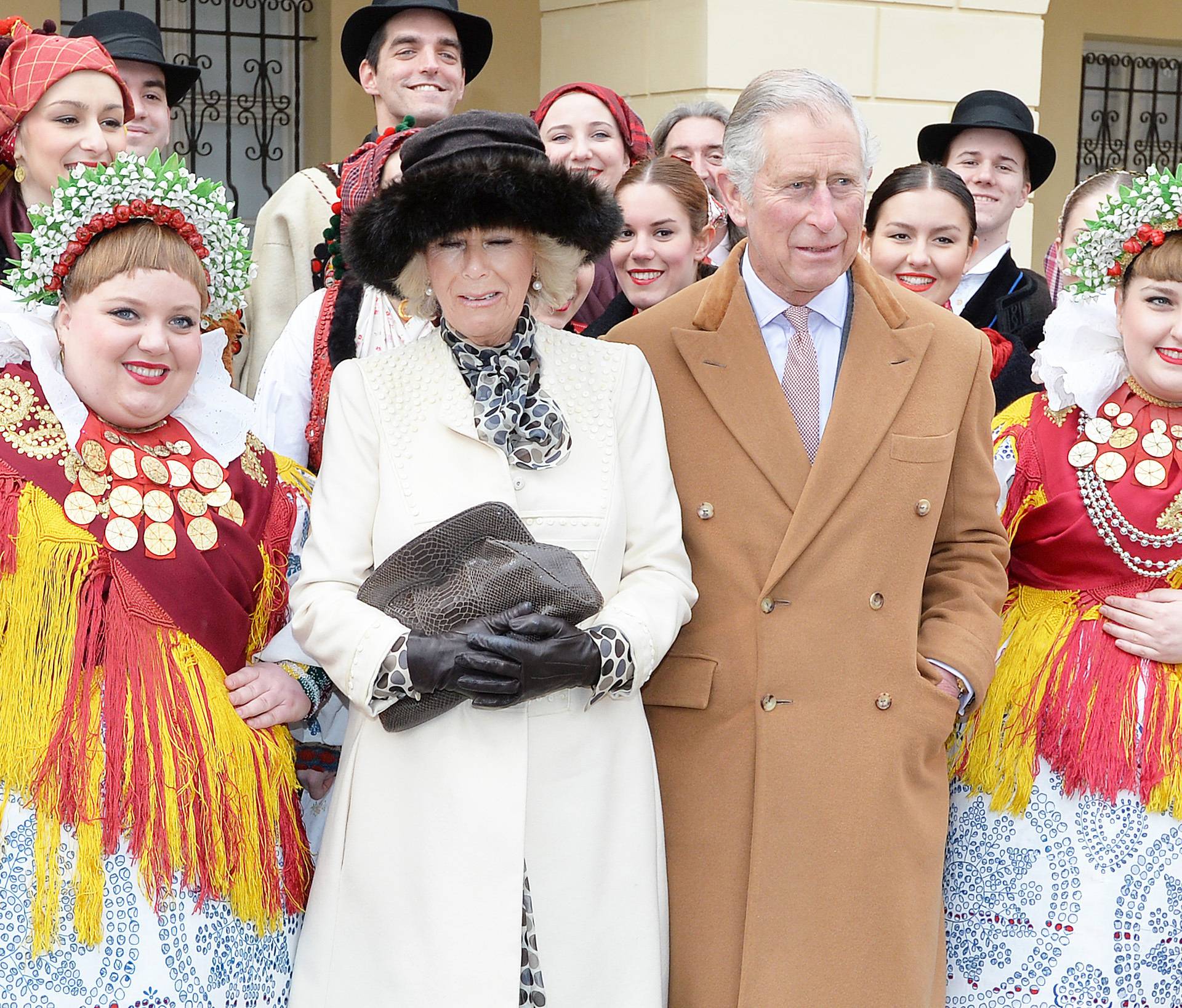 Charles i Camilla u Osijeku: Na trgu ih je dočekalo 2000 ljudi