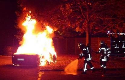 'Nije mi se sviđao': Zapalio je Ferrari kako bi tata kupio novi