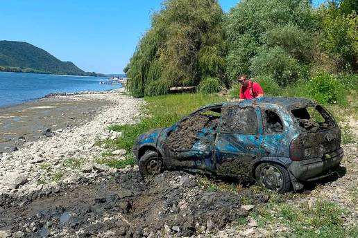 Prije 13 godina ukrali su mu Opel, rekordno niski Dunav sad mu je otkrio auto: 'Plakao sam'
