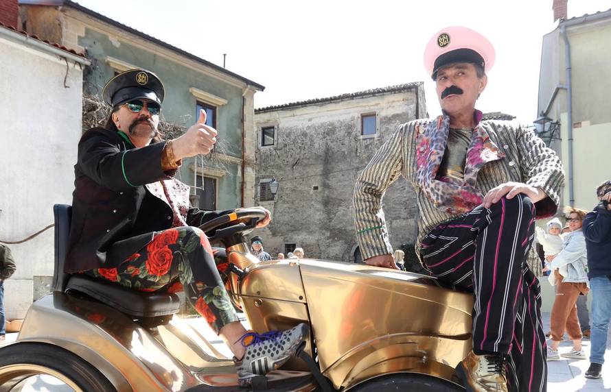 Kastav: Let3 predstavio zlatni traktor s kojim idu na Euroviziju