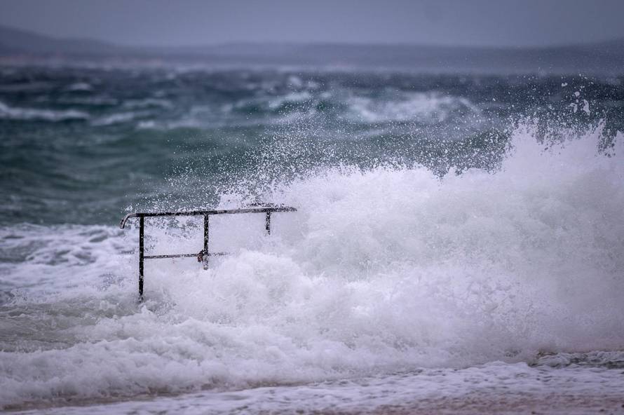 Nezapamćeno jako jugo puše na zadarskom području