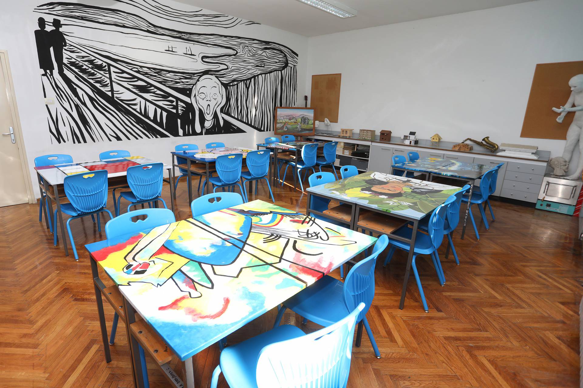 Ogulin: Motivi poznatih slikara na školskim klupama u Gimnaziji Bernardina Frankopana