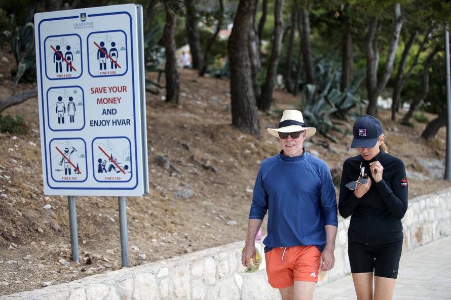 Tko zaspi na hvarskim ulicama, jao si ga njemu - kazna 400 €