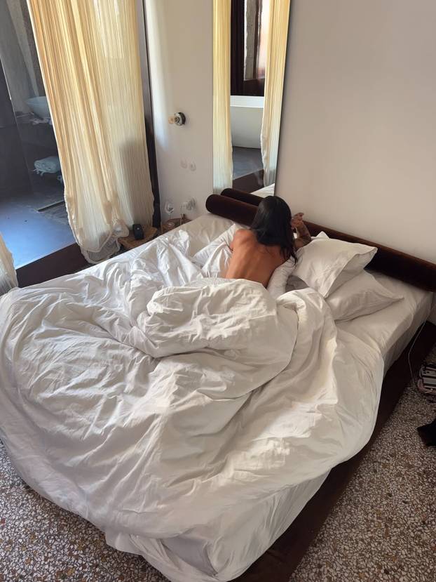 FOTO Sve nosi bez grudnjaka! Australka Eliza je cijela prirodna, kaže da voli slobodu