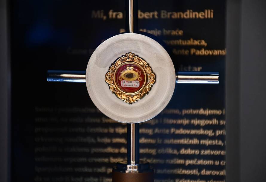 'Hvala dragome Bogu, naša župa je dobila moći sv. Ante iz Padove i svetog pape Pia X.'