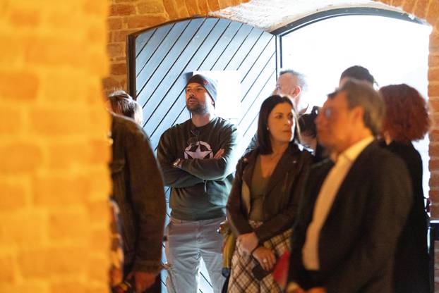 Osijek: Svečano otvorenje izložbe fotografija fotoreporterke Pixsella Emice Elveđi "Srce za Afriku"