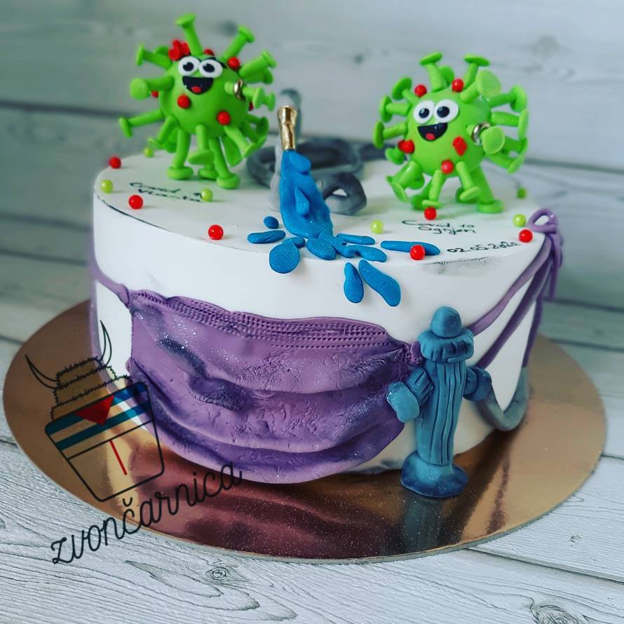 Naša svadba u skafanderima: 'Jeli smo tortu u obliku korone'