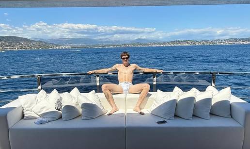 Cruz Beckham u gaćicama od 500 eura: ‘Posudio si tatine? Mobitel mi se pregrijao…’