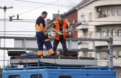 Kamion zapeo i potrgao tramvajske žice u Zagrebu