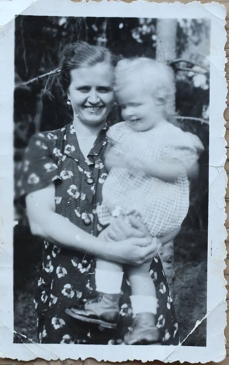 Zagreb: Presnimke fotografija iz privatnog albuma Vere Svobode