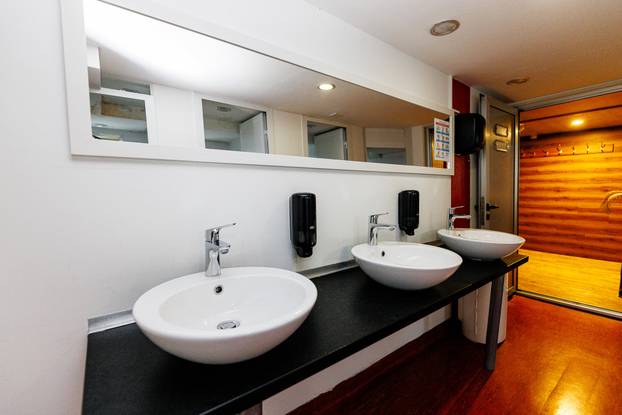 FOTO Zavirite u prvi brod-hotel u Hrvatskoj: Noćenje na ovom brodu u Rijeci ima posebnu čar