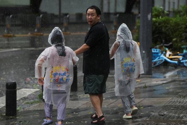 Super Typhoon Ragasa approaches Shenzhen, China