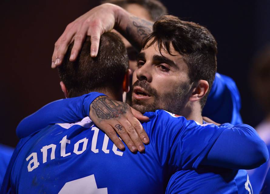 Zar je moguće?! Srednji prst mu je donio Dinamovu traku!