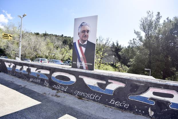 Sibenik: Nakon vise od mjesec dana ociscena slika Franje Tudjmana koja je bila isarana