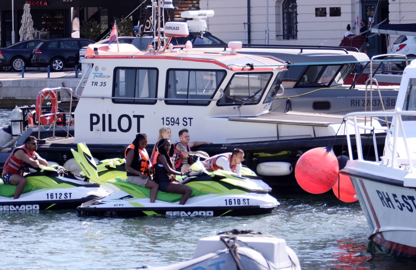 Split: Djelatnici lučke kapetanije u akciji provjere zatekli skupinu turista na jet skijevima bez dozvola