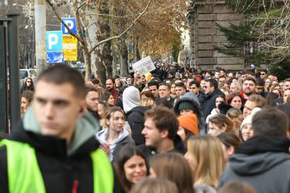 GALERIJA Studenti u Beogradu na 15 minuta blokirali promet