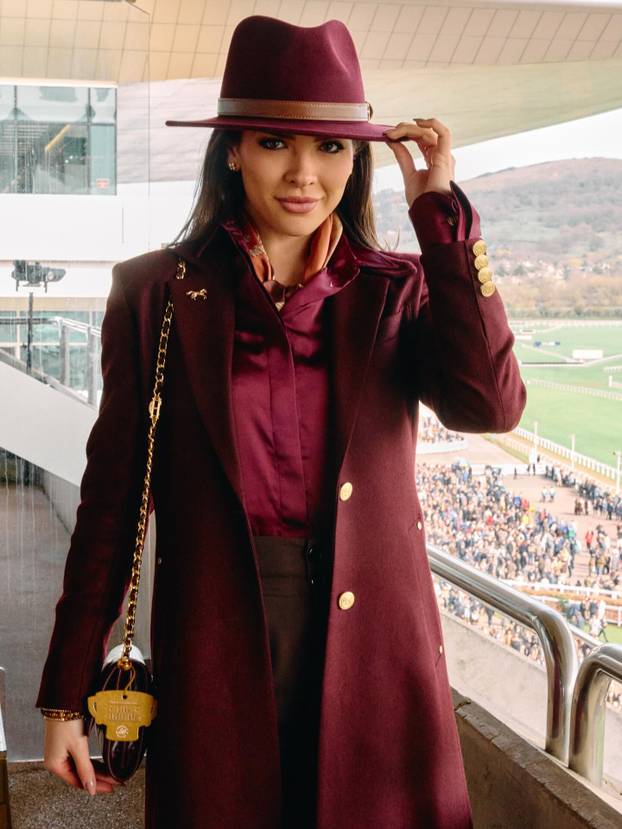 FOTO Kći slavnog nogometaša obožava konje i jahanje. Proslavila se na 'Otoku ljubavi'