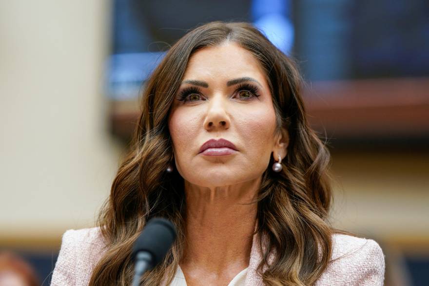 Trump smijenio Kristi Noem