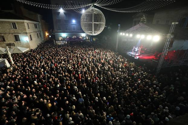 Pula: Pula veselo dočekala Novu 2025. godinu