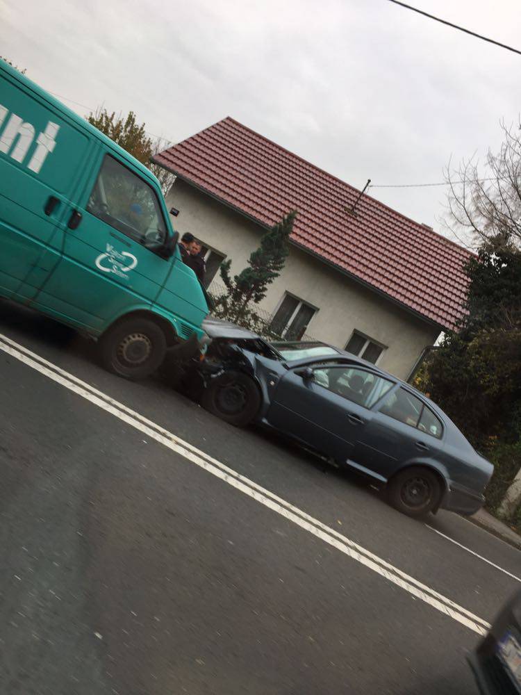 Sudar dva auta i kombija kod Vrapča: Dvoje ljudi ozlijeđeno