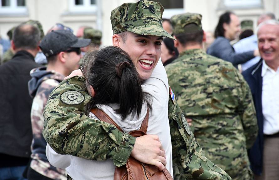 Detalji vojnog roka: Bit će u tri vojarne, a plaća je 1100 eura