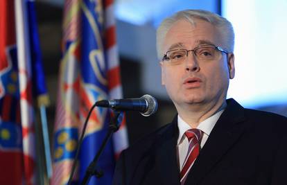Josipović čestitao Nikoliću i zahvalio se Tadiću na suradnji