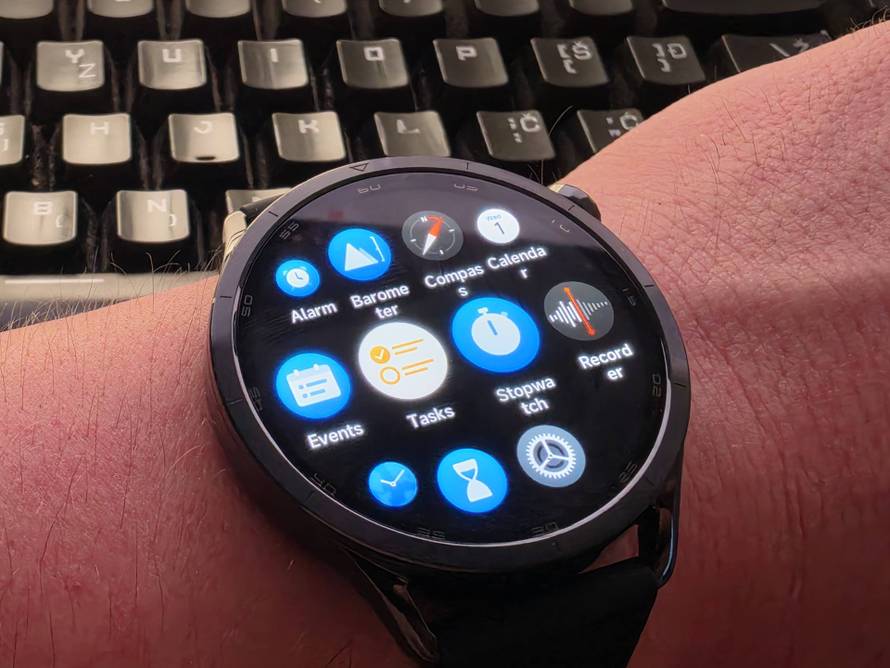 Testirali smo Xiaomi Watch S5: Odlično izgleda, a baterija traje