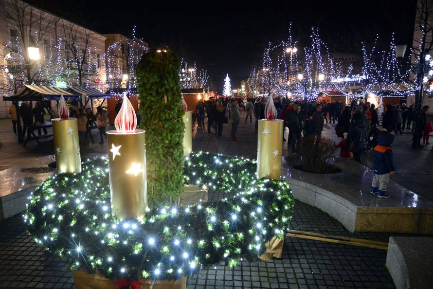 Bilo kuda, Advent svuda: Evo kako izgledaju hrvatski gradovi