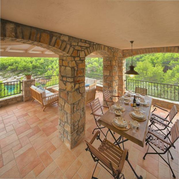 FOTO Pogledajte kako izgleda jedna od najskupljih vila na Hvaru: Ima osam apartmana