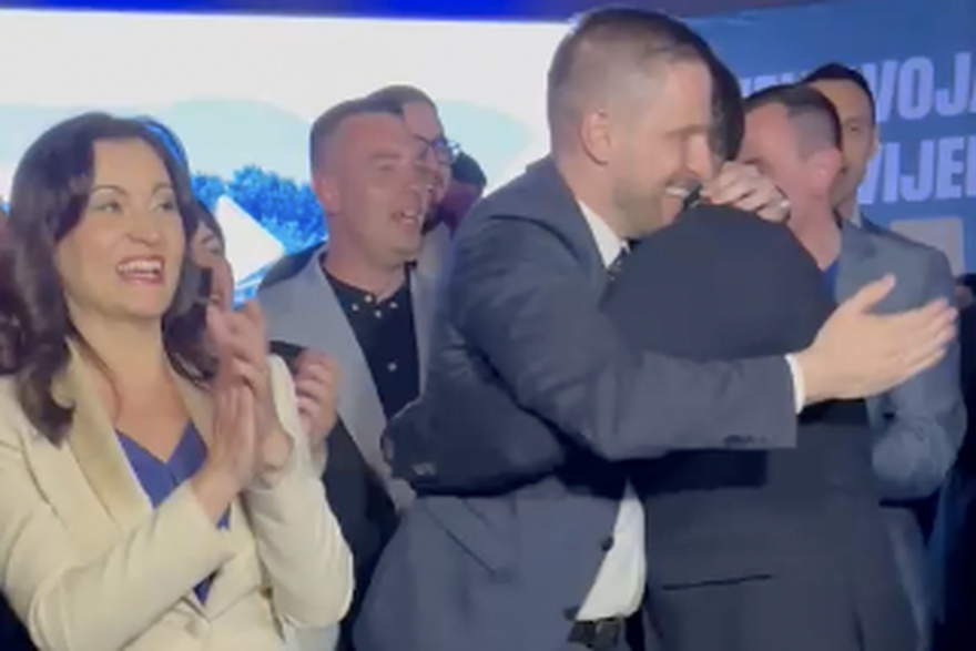 HDZ-ovci se rasplesali na Thompsona