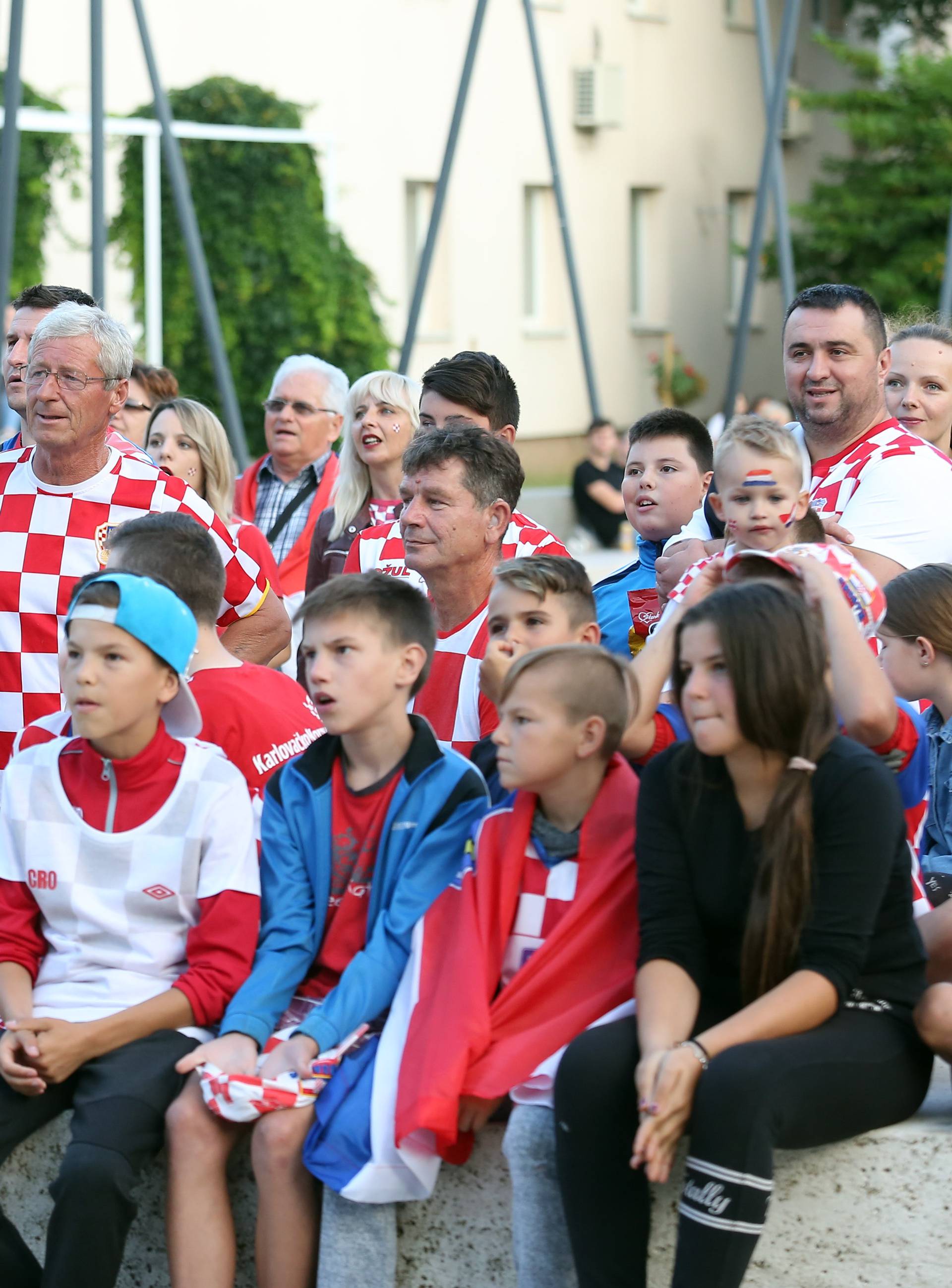 Svi kao jedan: Navijači diljem Lijepe naše navijali za Vatrene