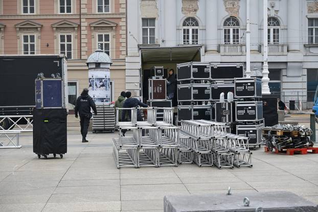 Zagreb: Postavljanje bine na glavnom Trgu gdje će biti organiziran doček rukometaša