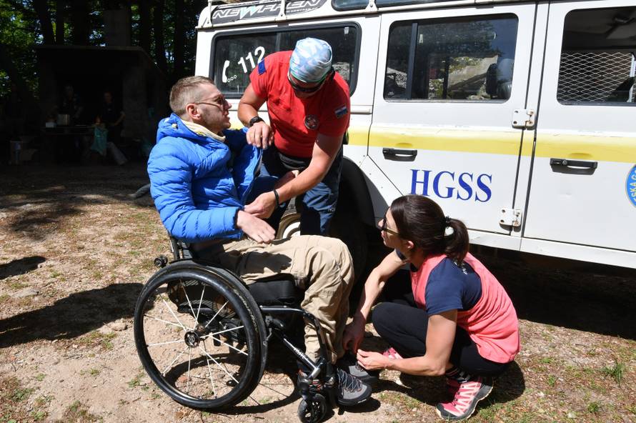 Knin: Slaven Škrobot uz pomoć HGSS-a popeo se na najviši vrh Hrvatske