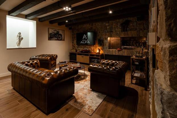 FOTO Ovako izgleda vila bivšeg potpredsjednika HDZ-a. Noćenje 1100 eura, ima bazen, saunu...