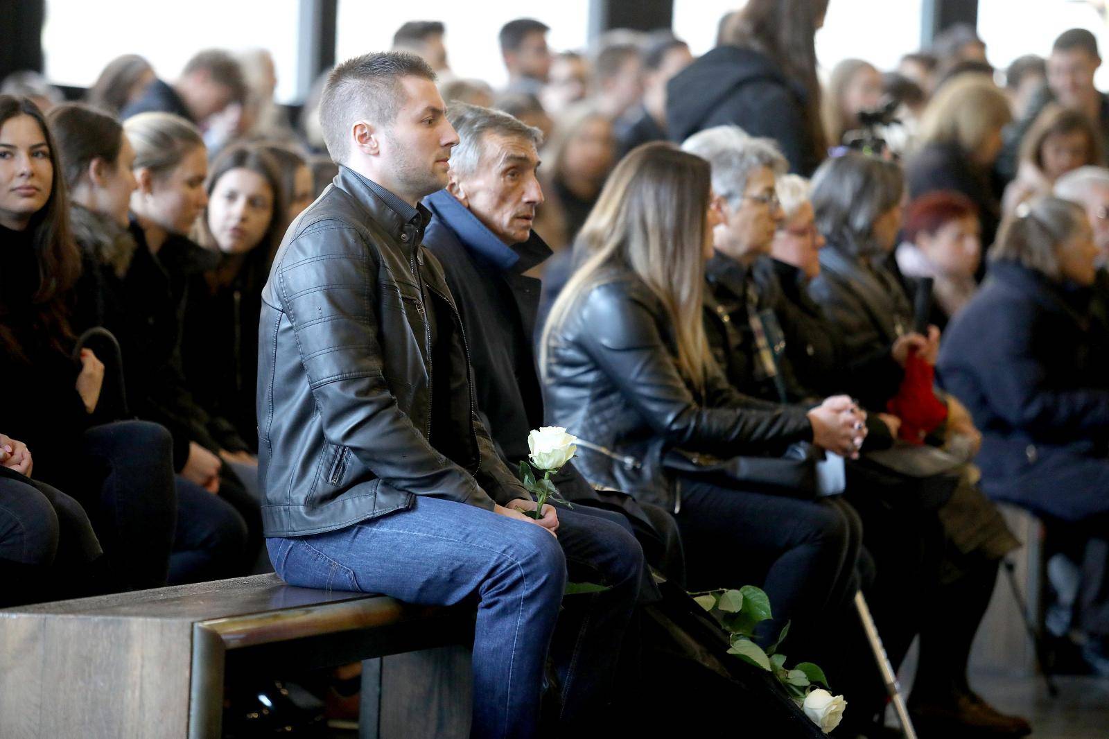 Zagreb: IspraÄaj i polaganje urni 11 pokojnika koji su tijela darovali Medicinskom fakultetu