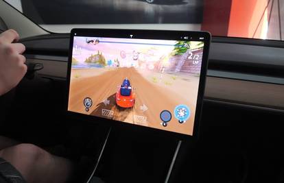 Tesla uvodi nove igre u svoje aute: 'Igraj dok si parkiran!'